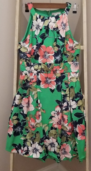 Dress. Emerald Green Floral print. - Picture 1 of 3